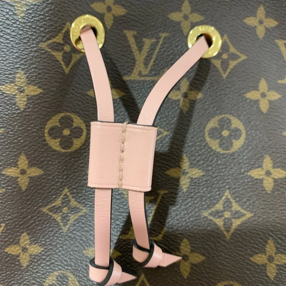 Louis Vuitton NeoNoe in Rose